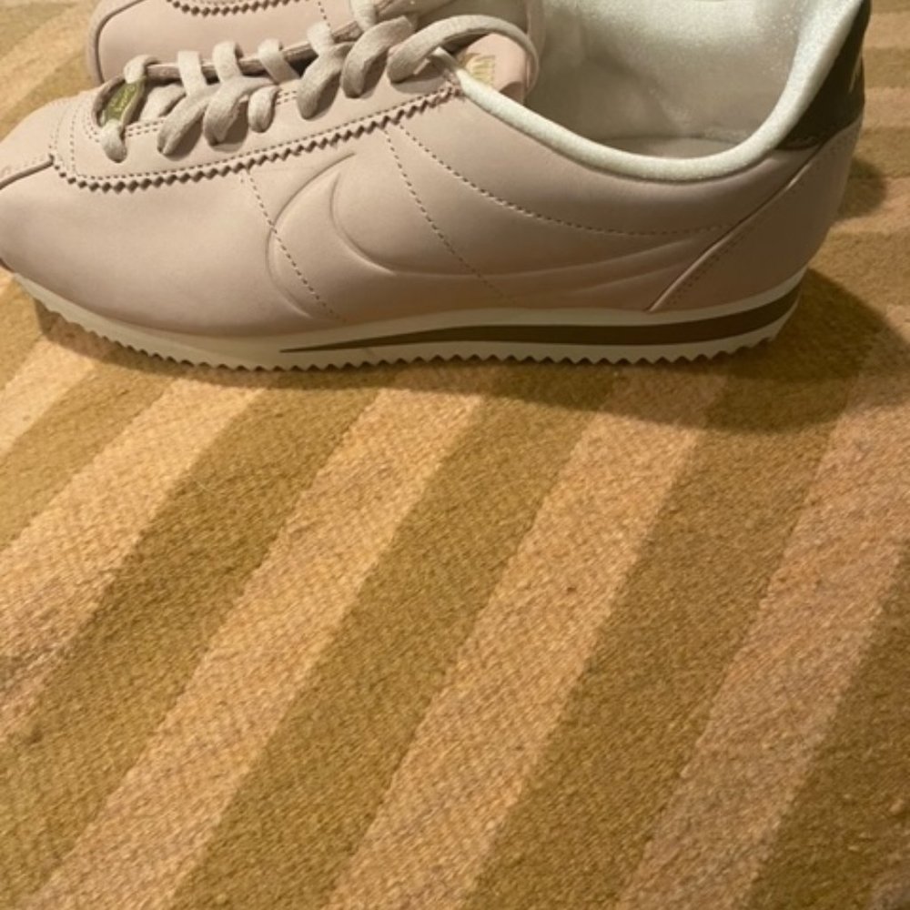 Nike Cortez Maria Sharapova Limited Edition - Soft Pink and Bronze